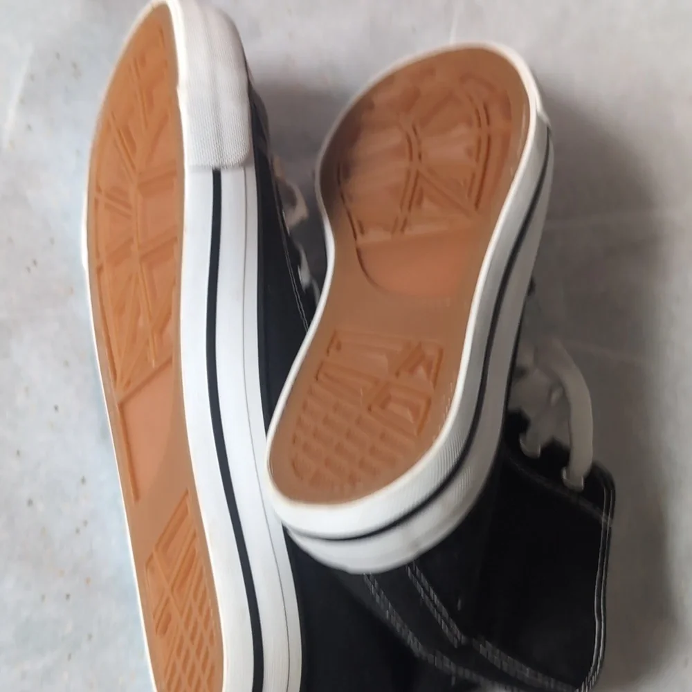 Black and White High-Top Sneakers Unisex Size 8.5 New